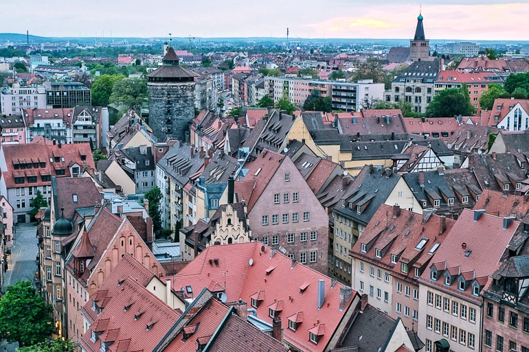 Blick auf roten Dächer von Nürnberg schöne Städte Deutschland